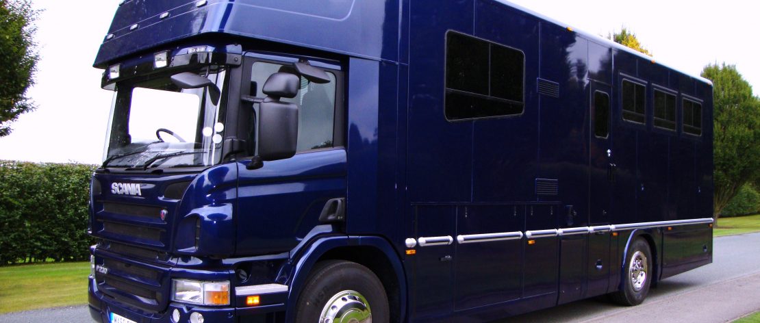 Large horsebox, external side photo