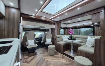 26 tonne horsebox living area