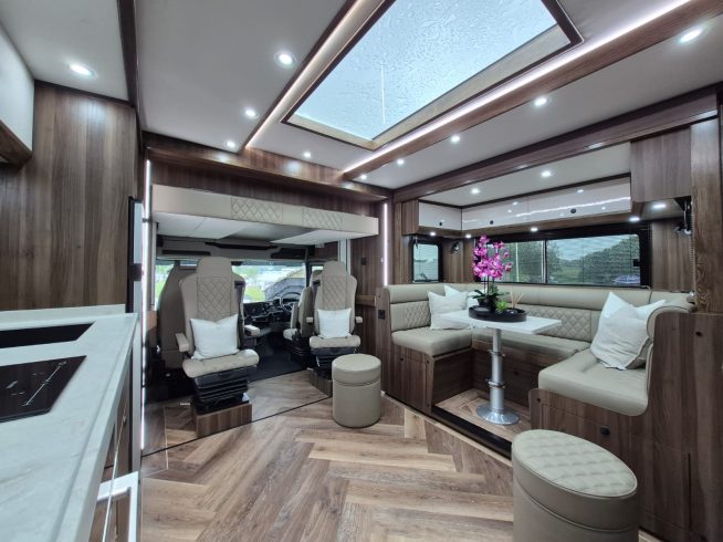 26 TONNE BESPOKE HORSEBOX FOR SALE – MADE TO ORDER