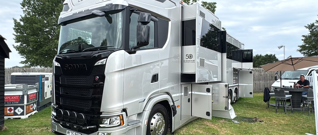26 tonne horsebox external with extended sides