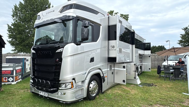 26 tonne horsebox external with extended sides