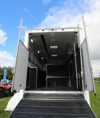 26 tonne horsebox rear horse ramp