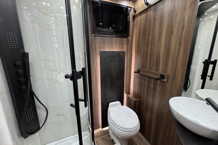 26 TONNE HORSEBOXES