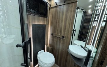 26 tonne horsebox bathroom