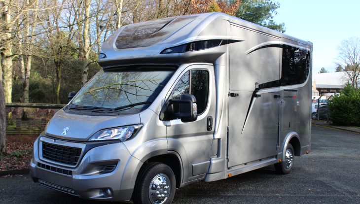 3.5 tonne horsebox countryman side exterior