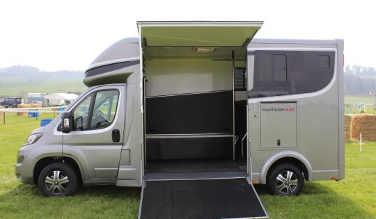 3.5 tonne horsebox countryman side ramp