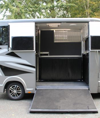 3.5 tonne horsebox countryman side door