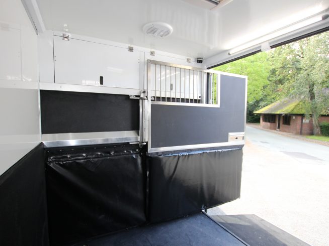 3.5 TONNE BESPOKE HORSEBOX FOR SALE – MADE TO ORDER