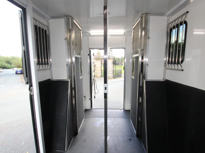 3.5 TONNE BESPOKE HORSEBOX FOR SALE – MADE TO ORDER