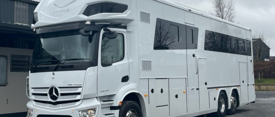 26 tonne horsebox side view external photo