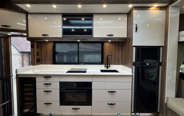 26 tonne horsebox kitchen