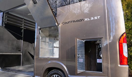 3.5 tonne horsebox countryman xl side lockers