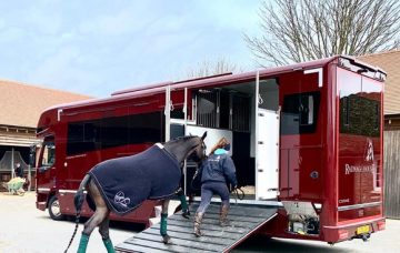 3.5 TONNE photo of horse entering horsebox from outside