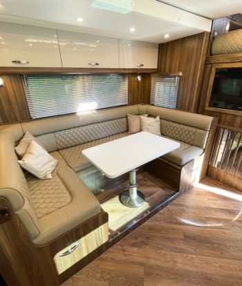 18 tonne horsebox living area