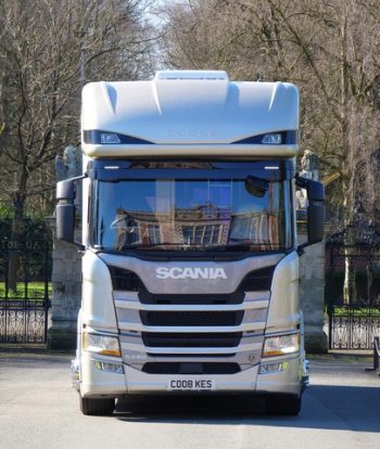 18 tonne horsebox front exterior