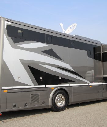 18 tonne horsebox platinum side exterior