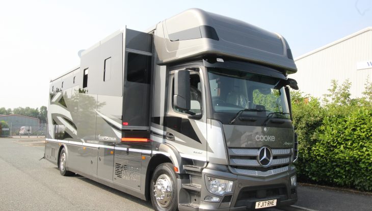 18 tonne horsebox platinum front exterior with extended side