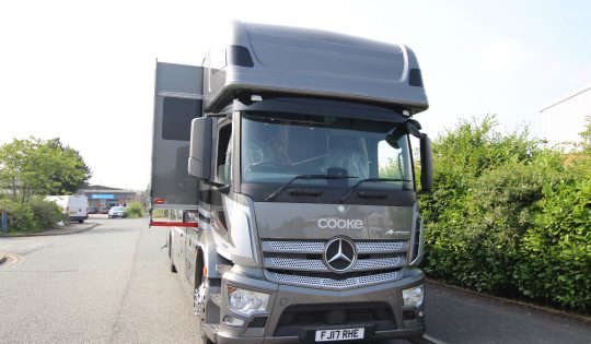 18 tonne horsebox platinum side exterior with extended side