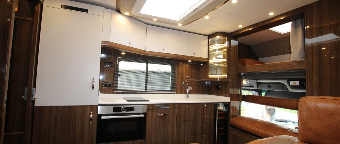 18 tonne horsebox platinum living and kitchen area