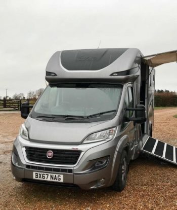 4.5 tonne horsebox front exterior