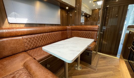 7.5 tonne horsebox living area