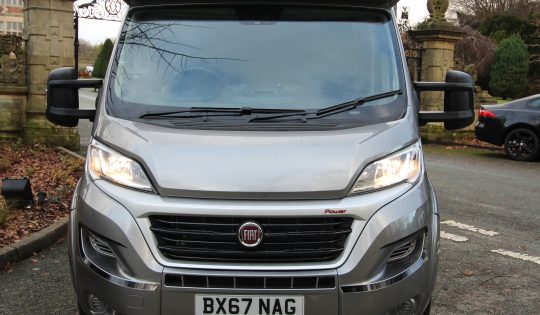 4.5 tonne horsebox front exterior