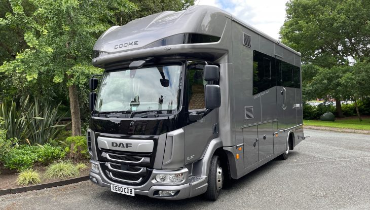 7.5 tonne horsebox front exterior