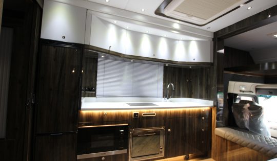 18 tonne horsebox platinum kitchen