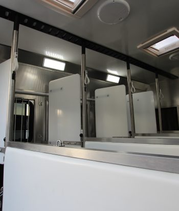 18 tonne horsebox platinum horse stalls