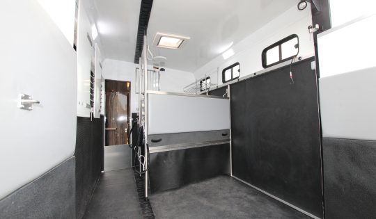 12 tonne horsebox premier horse stalls