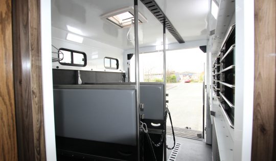 12 tonne horsebox premier horse stalls