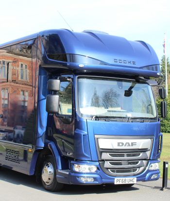 7.5 tonne horsebox premier blue front view