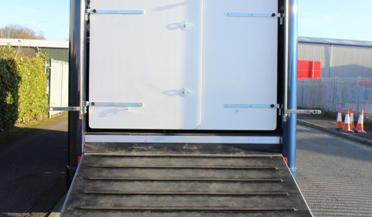 7.5 tonne horsebox premier rear doors