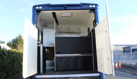 7.5 tonne horsebox premier horse ramp