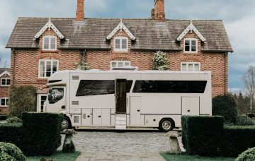 16 TONNE BESPOKE HORSEBOX FOR SALE – MADE TO ORDER