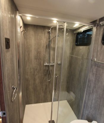 18 tonne horsebox platinum shower