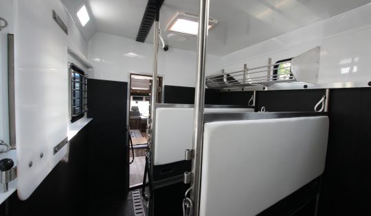 12 tonne horsebox premier horse stalls