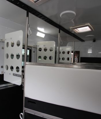 14 tonne horsebox premier horse area