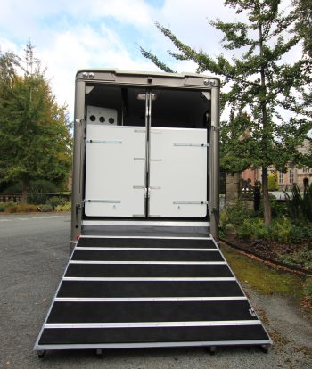 7.5 tonne horsebox platinum horse ramp