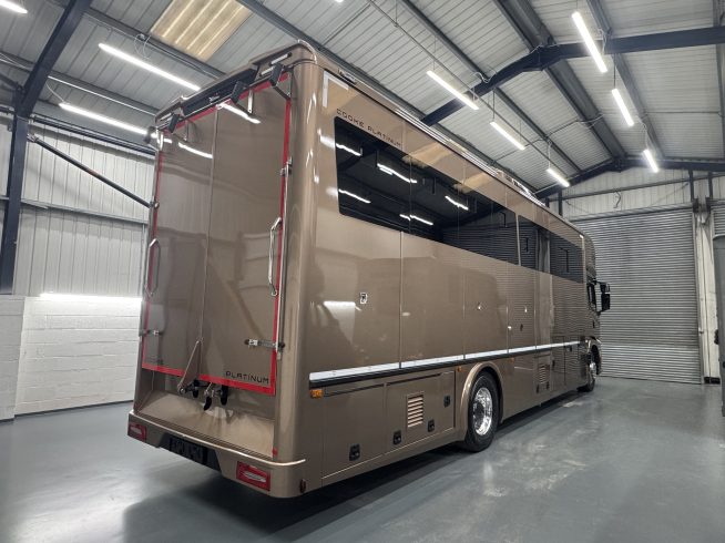 18 TONNE BESPOKE HORSEBOX FOR SALE – MADE TO ORDER