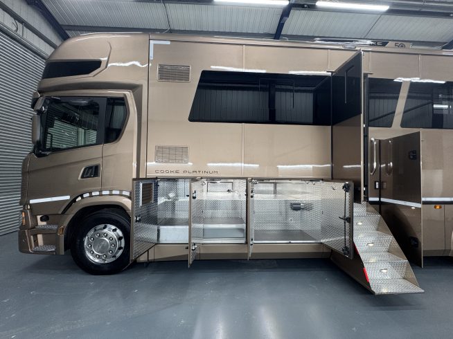 18 TONNE BESPOKE HORSEBOX FOR SALE – MADE TO ORDER