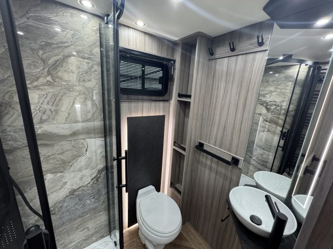 18 TONNE BESPOKE HORSEBOX FOR SALE – MADE TO ORDER