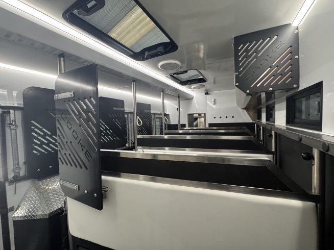 18 TONNE BESPOKE HORSEBOX FOR SALE – MADE TO ORDER