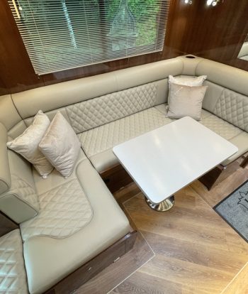 7.5 tonne horsebox luxury living area