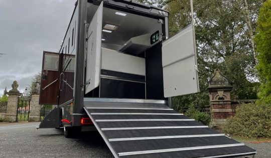 7.5 tonne horsebox horse ramp