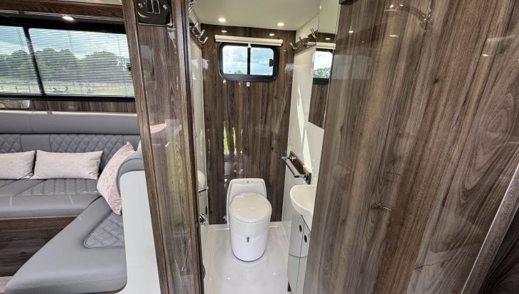 12 tonne horsebox luxury bathroom