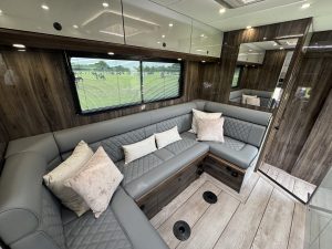12 tonne horsebox luxury living area