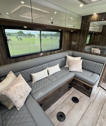 12 tonne horsebox luxury living area