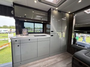 12 tonne horsebox luxury kitchen