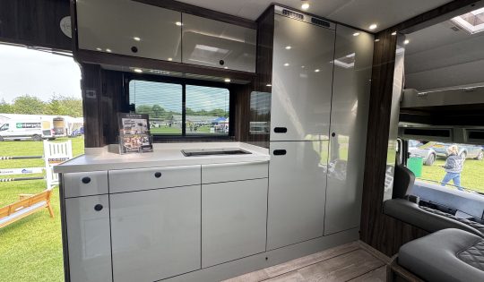 12 tonne horsebox luxury kitchen